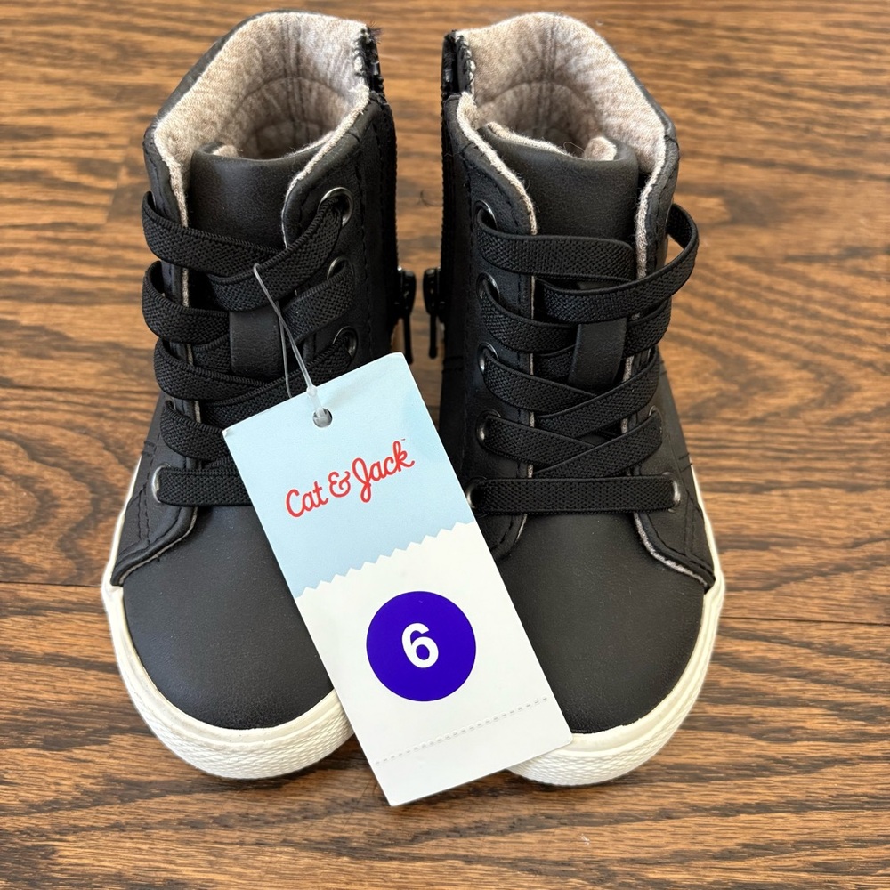 ✨SOLD✨Cat & Jack Kids Black High-Top Sneakers (6)